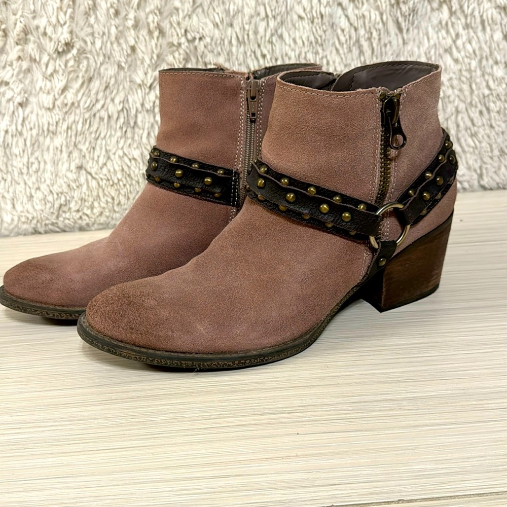 Crown Vintage brown suede boots, 11M